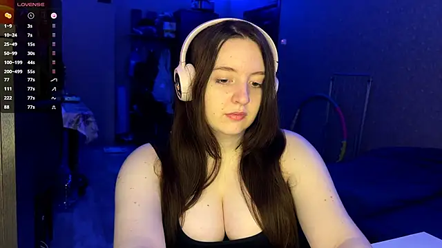 LauretteRagar online show from 10/29/25, 05:14