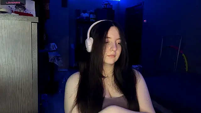 LauretteRagar online show from 12/17/25, 05:08