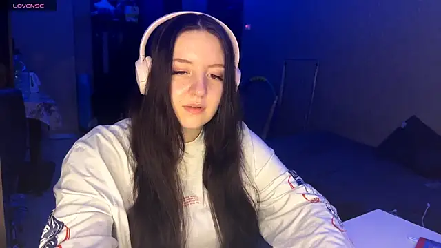 LauretteRagar online show from 12/19/25, 05:42