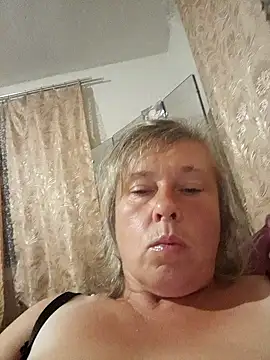 Snapshot of Catherine372311 chatting on 09/13/25, 07:46 Catherine372311 online show from 09/13/25, 07:46