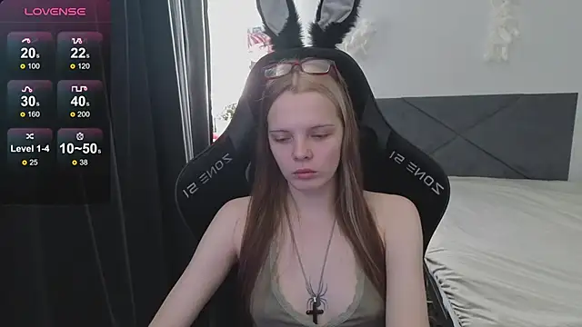 Luna Navy online show from 09/30/25, 08:30