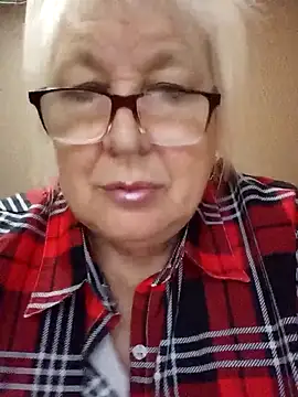 Snapshot of Alexia64231 chatting on 11/02/25, 04:04 Alexia64231 online show from 11/02/25, 04:04