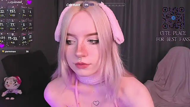 Snapshot of godlikegirlyy chatting on 06/23/26, 03:54 godlikegirlyy online show from 06/23/26, 03:54