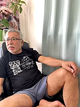 gholly2007 online show from 10/18/25, 02:58