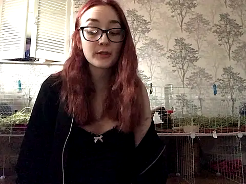 Snapshot of ivysplayhouse chatting on 10/01/25, 10:10 ivysplayhouse online show from 10/01/25, 10:10
