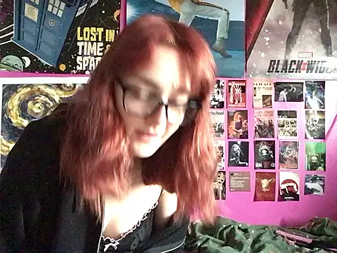 Snapshot of ivysplayhouse chatting on 10/12/25, 01:21 ivysplayhouse online show from 10/12/25, 01:21