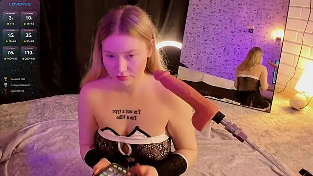 Lillie Berry online show from 12/04/25, 04:33