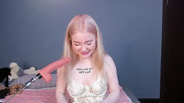 Lillie Berry online show from 04/25/26, 04:48