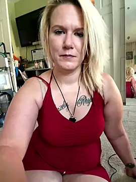 Snapshot of RhondaRump chatting on 09/25/25, 02:10 RhondaRump online show from 09/25/25, 02:10