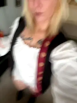 Snapshot of RhondaRump chatting on 10/15/25, 04:29 RhondaRump online show from 10/15/25, 04:29