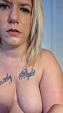 Snapshot of RhondaRump chatting on 10/16/25, 01:34 RhondaRump online show from 10/16/25, 01:34