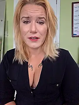 Snapshot of RhondaRump chatting on 10/26/25, 04:57 RhondaRump online show from 10/26/25, 04:57