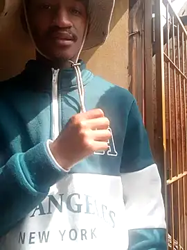 Snapshot of gemini_loops chatting on 11/10/25, 12:15 gemini loops online show from 11/10/25, 12:15