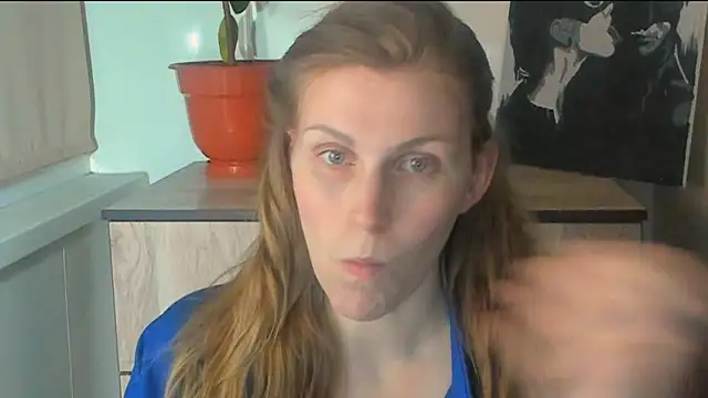 JuliaMuuun online show from 04/18/26, 08:09