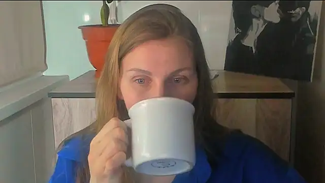 JuliaMuuun online show from 04/19/26, 08:00