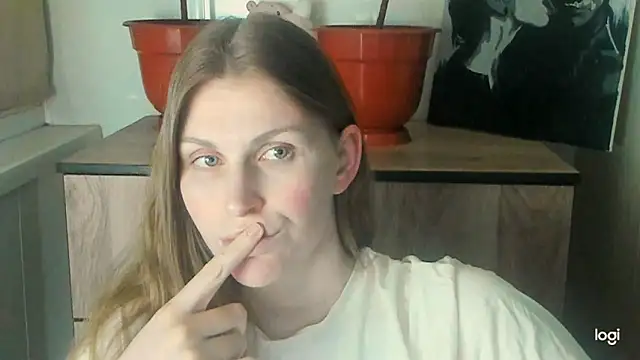 JuliaMuuun online show from 05/11/26, 09:45