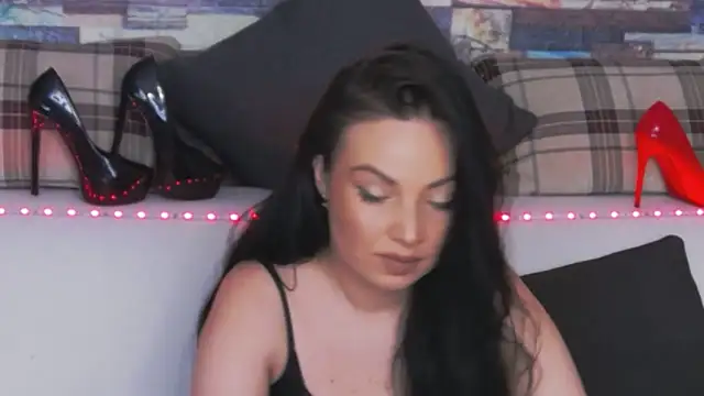 GrayLunna online show from 04/24/26, 04:26