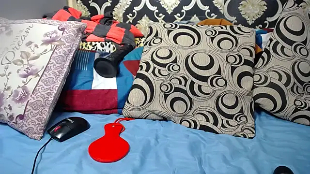 Snapshot of Ozimpho chatting on 10/24/25, 03:19 Ozimpho online show from 10/24/25, 03:19