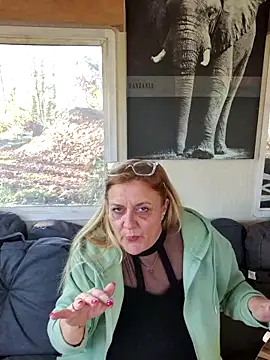 Snapshot of Misspapillon1840 chatting on 11/26/25, 10:27 Misspapillon1840 online show from 11/26/25, 10:27