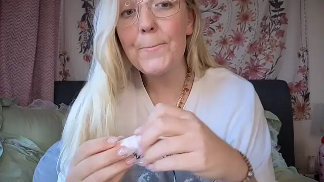 Daisyxoxo  online show from 11/13/25, 09:41