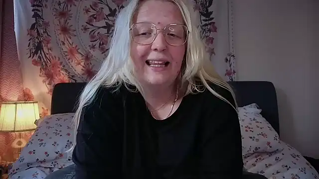 Snapshot of Daisyxoxo_ chatting on 05/19/26, 08:42 Daisyxoxo online show from 05/19/26, 08:42
