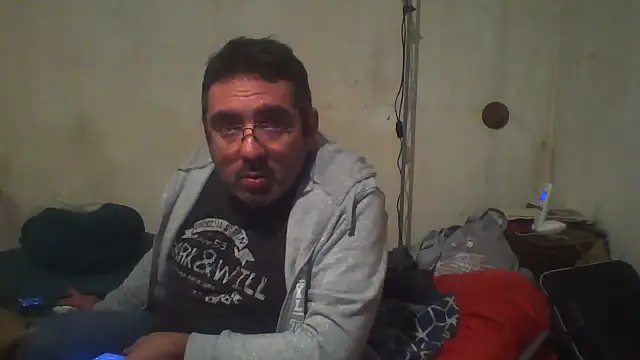 Snapshot of Jouons-ensembles2 chatting on 12/01/25, 01:21 Jouons-ensembles2 online show from 12/01/25, 01:21