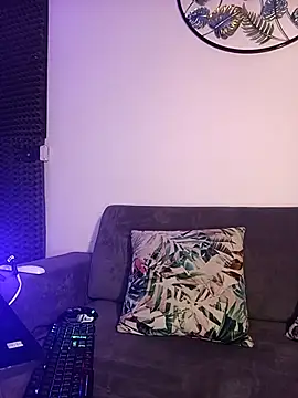 Enzo-wolf33 online show from 10/16/25, 06:47