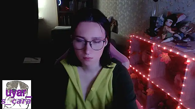 Snapshot of s_cara chatting on 10/04/25, 01:42 s cara online show from 10/04/25, 01:42