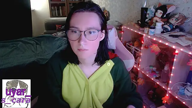 Snapshot of s_cara chatting on 10/11/25, 11:09 s cara online show from 10/11/25, 11:09