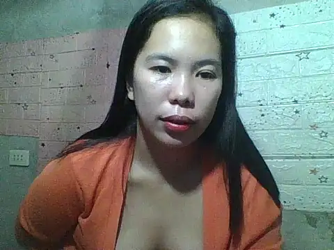 Snapshot of pinaysinglemommm chatting on 10/10/25, 09:03 pinaysinglemommm online show from 10/10/25, 09:03