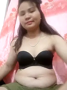 Snapshot of Heulwen-22 chatting on 11/05/25, 04:40 Heulwen-22 online show from 11/05/25, 04:40