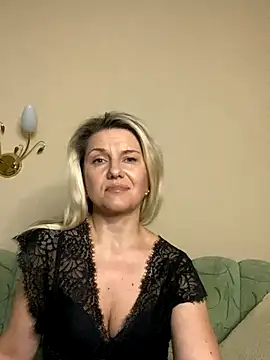 AliceSwan4011 online show from 11/03/25, 04:19