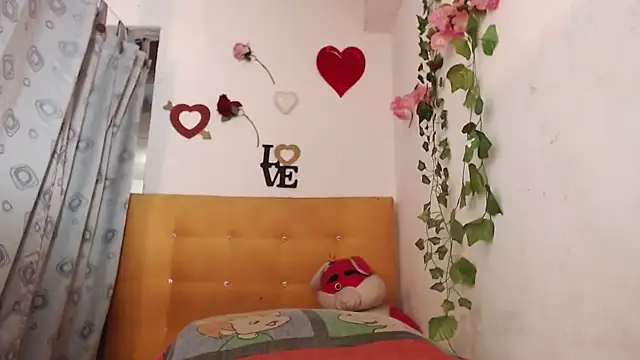 LULU ALANAA  online show from 09/14/25, 03:33