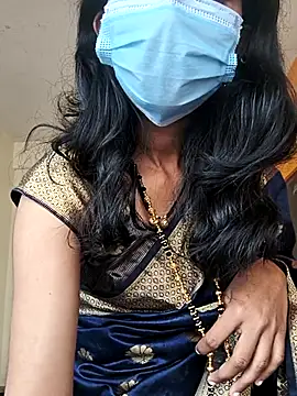 Shivani2002 online show from 11/18/25, 08:08