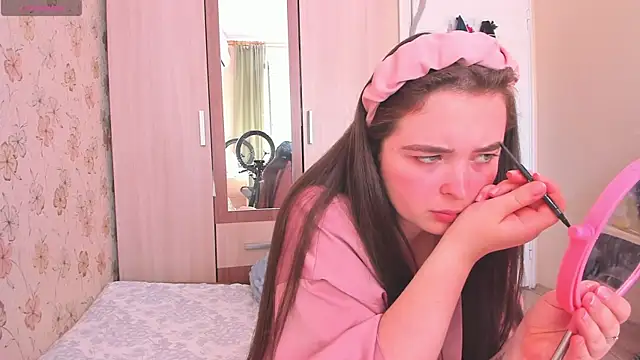 Snapshot of Alice_next_door chatting on 06/02/26, 11:23 Alice next door online show from 06/02/26, 11:23