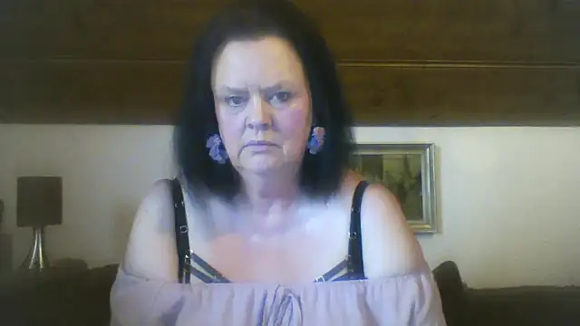 Snapshot of TiffanyMature chatting on 09/18/25, 02:19 TiffanyMature online show from 09/18/25, 02:19