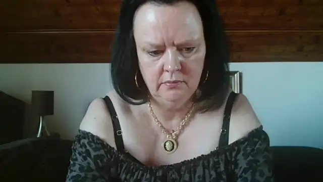 Snapshot of TiffanyMature chatting on 09/27/25, 08:41 TiffanyMature online show from 09/27/25, 08:41