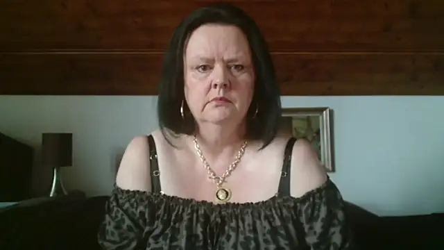 Snapshot of TiffanyMature chatting on 10/02/25, 08:43 TiffanyMature online show from 10/02/25, 08:43