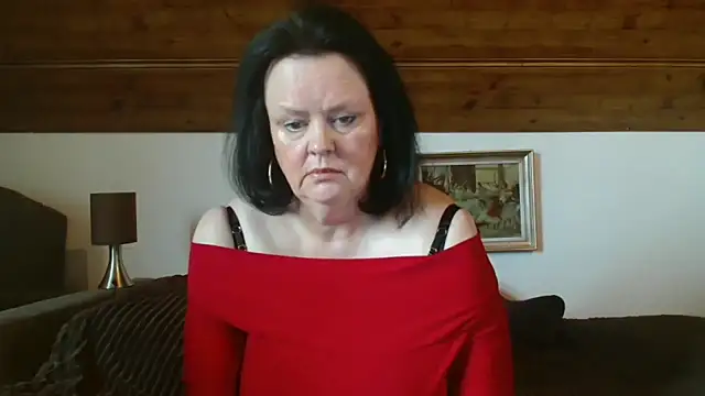 Snapshot of TiffanyMature chatting on 10/15/25, 08:36 TiffanyMature online show from 10/15/25, 08:36