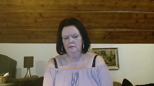 Snapshot of TiffanyMature chatting on 10/18/25, 09:48 TiffanyMature online show from 10/18/25, 09:48