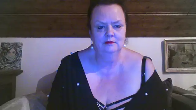 TiffanyMature online show from 04/18/26, 08:09