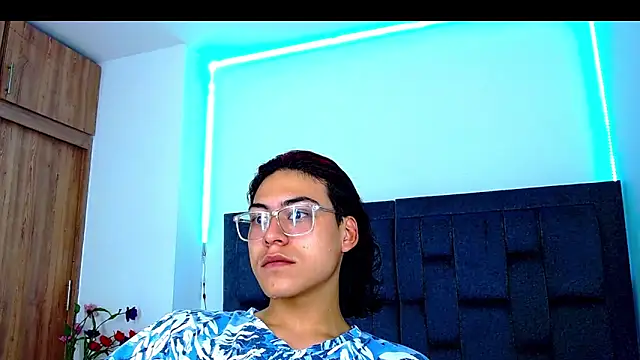 Snapshot of dirty_model chatting on 10/01/25, 08:37 dirty model online show from 10/01/25, 08:37