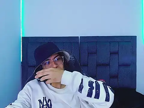 Snapshot of dirty_model chatting on 10/19/25, 08:48 dirty model online show from 10/19/25, 08:48