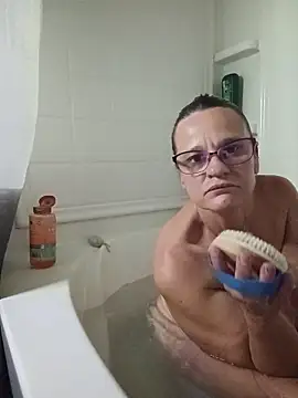 Snapshot of PremiumKitty chatting on 10/14/25, 06:14 PremiumKitty online show from 10/14/25, 06:14