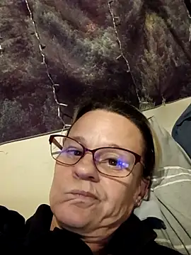 Snapshot of PremiumKitty chatting on 10/28/25, 10:19 PremiumKitty online show from 10/28/25, 10:19