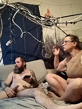 Snapshot of PremiumKitty chatting on 11/23/25, 12:32 PremiumKitty online show from 11/23/25, 12:32