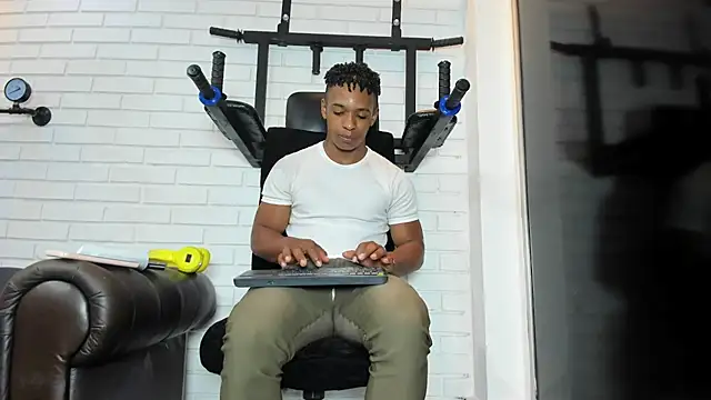 ItaloMoore online show from 03/25/26, 11:49