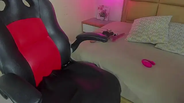 MELISSAROUGE online show from 02/19/26, 07:43