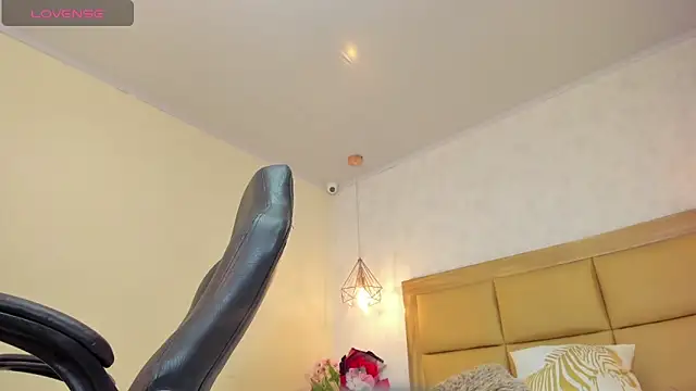 MELISSAROUGE online show from 04/18/26, 07:29