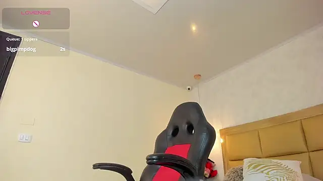 MELISSAROUGE online show from 04/20/26, 07:48